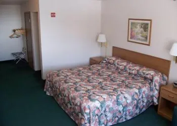 Budget Host Inn & Suites hotel thumbnail 2