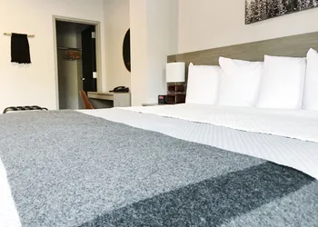 Airport Inn hotel thumbnail 5