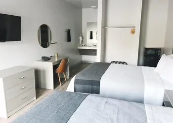 Airport Inn hotel thumbnail 8