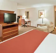 Seasons Inn & Suites Highland hotel detail image 4