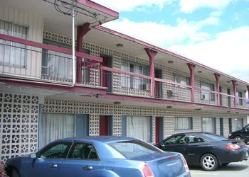 Alberni Inn hotel thumbnail 2