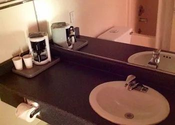 Humboldt Redwoods Inn hotel thumbnail 6
