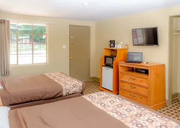 Relax Inn hotel thumbnail 8