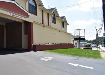 South Hills Motel hotel thumbnail 3