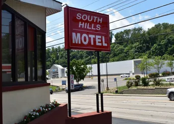 South Hills Motel hotel thumbnail 4