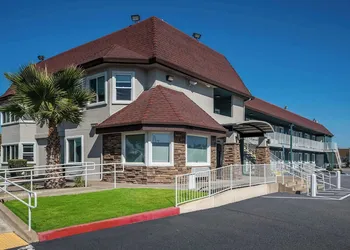 Quality Inn Elk Grove-Sacramento hotel thumbnail 2