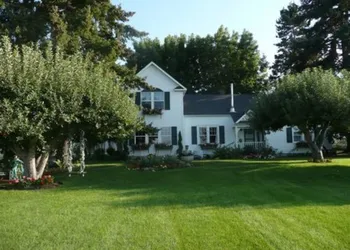Cozy Rose Inn hotel thumbnail 2