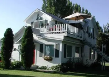 Cozy Rose Inn hotel thumbnail 4