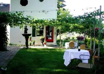 Cozy Rose Inn hotel thumbnail 7