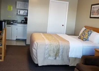 Athabasca Lodge Motel hotel thumbnail 4