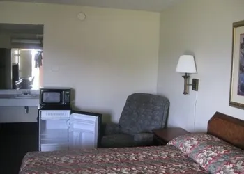 Red Carpet Inn Terre Haute hotel thumbnail 6