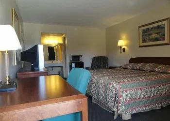 Red Carpet Inn Terre Haute hotel thumbnail 8