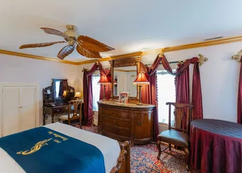 1840s Carrollton Inn hotel thumbnail 5