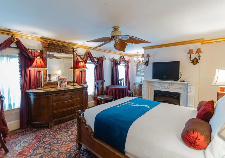 1840s Carrollton Inn hotel detail image 6