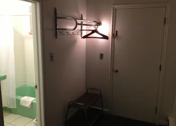 Pleasant Manor Motel hotel thumbnail 5
