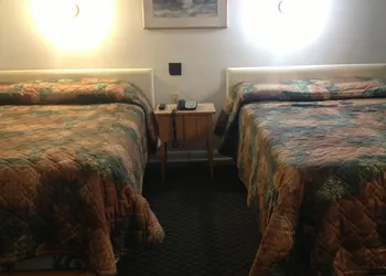 Pleasant Manor Motel hotel thumbnail 8