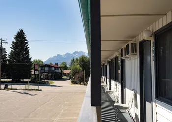 Alpine Inn hotel thumbnail 3