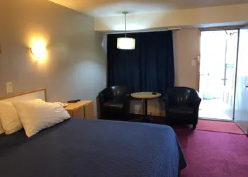 Voyageur Motel hotel thumbnail 2