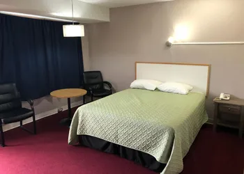 Voyageur Motel hotel thumbnail 3