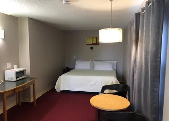 Voyageur Motel hotel thumbnail 4