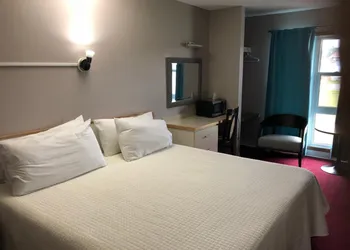 Voyageur Motel hotel thumbnail 8