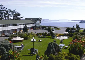 The Cedarwood Inn & Suites hotel thumbnail 2