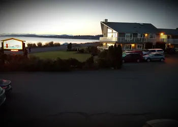 The Cedarwood Inn & Suites hotel thumbnail 8