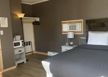 Greenside motel hotel thumbnail 6