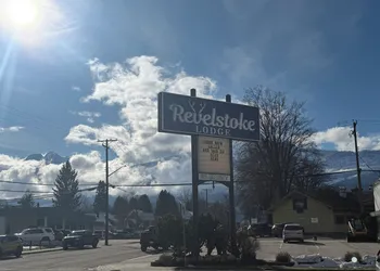 Revelstoke Lodge hotel thumbnail 4