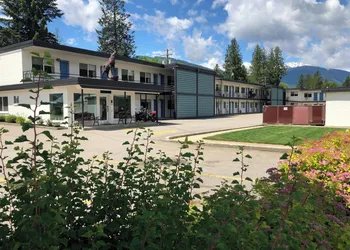 Revelstoke Lodge hotel thumbnail 5