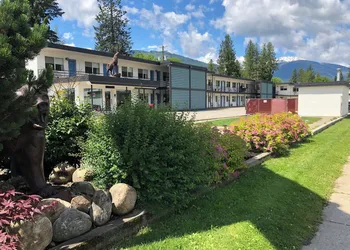 Revelstoke Lodge hotel thumbnail 8