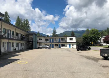 Revelstoke Lodge hotel thumbnail 6
