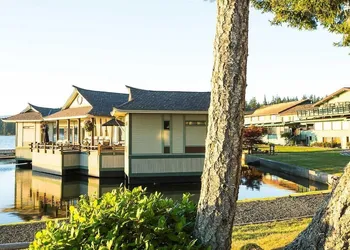 April Point Resort hotel thumbnail 3