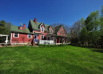 Little Shemogue Inn hotel thumbnail 3
