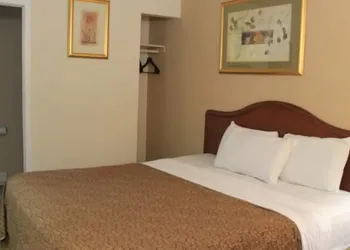 Niagara Inn & Suites hotel thumbnail 6