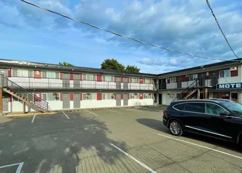 Diplomat Motel hotel thumbnail 2