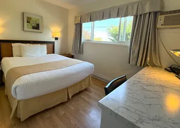 Diplomat Motel hotel thumbnail 5