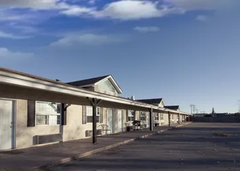 Bow River Inn hotel thumbnail 3