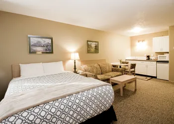 Bow River Inn hotel thumbnail 8