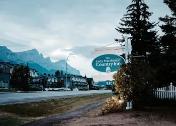 The Lady MacDonald Country Inn hotel thumbnail 4