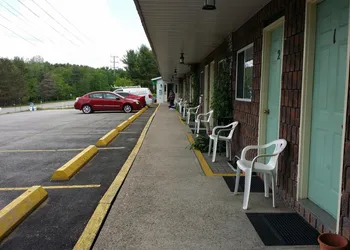 Cedar Lane Motel hotel thumbnail 8