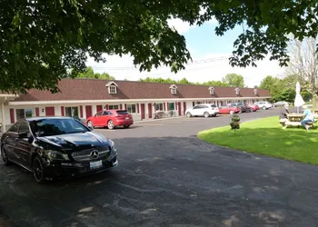Country Squire Motel hotel thumbnail 3