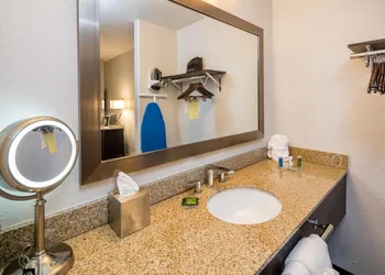 Radisson Hotel Oakland Airport hotel thumbnail 7