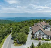 4 Seasons at Beech Mountain hotel detail image 5