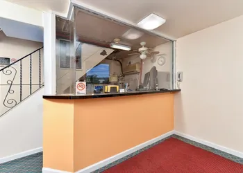 Media Inn and Suites hotel thumbnail 4