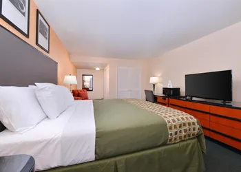 Media Inn and Suites hotel thumbnail 7