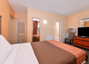 Media Inn and Suites hotel thumbnail 8