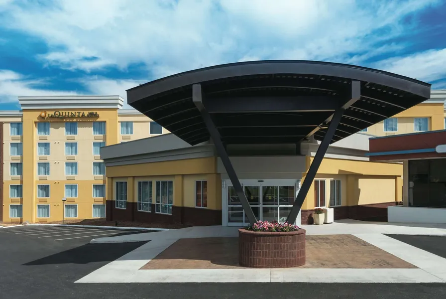 La Quinta Inn & Suites by Wyndham Lynchburg at Liberty Univ. hotel detail image 2