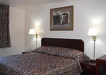 Budget Inn And Suites hotel thumbnail 3