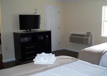 Budget Inn And Suites hotel thumbnail 6